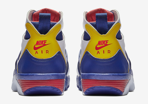 nike-air-trainer-huarache-679083_107-2