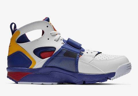 nike-air-trainer-huarache-679083_107-4