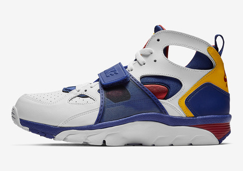 nike-air-trainer-huarache-679083_107-1